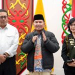 Penandatanganan MoU Pendidikan Vokasi Pertanian untuk cetak sawah di Palangka Raya, Agustiar Sabran dan pejabat Kementan RI mengenakan batik oranye.